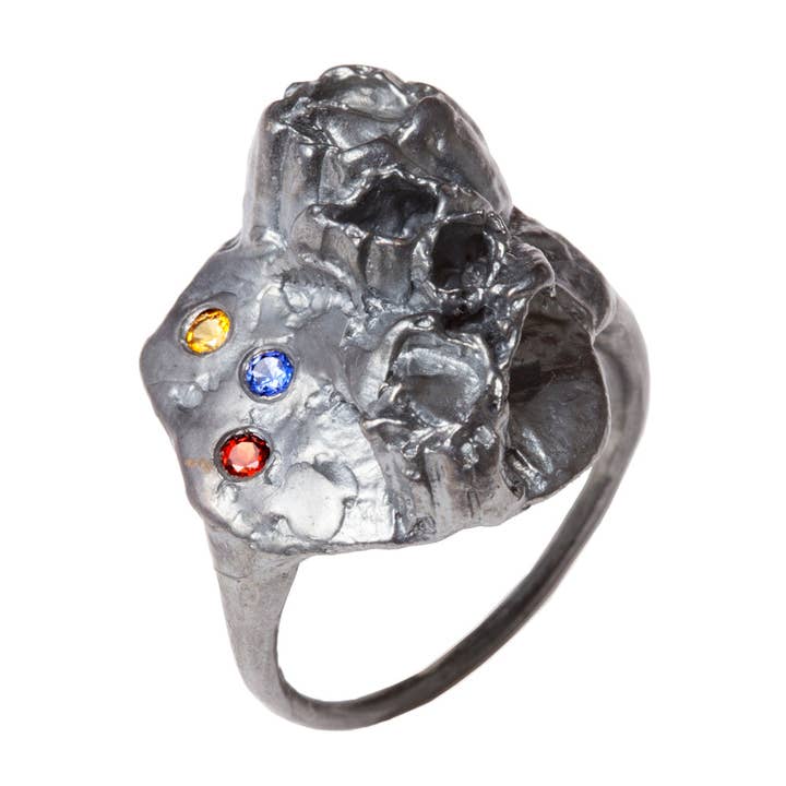 Anillo rústico de plata oxidada con zafiros para venta al por mayor de Grace Gow