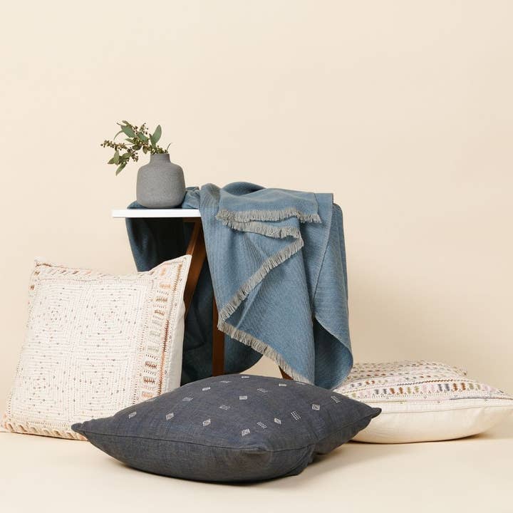 Variously - Vente Coussin décoratif - Coussin artisanal Nira Indigo