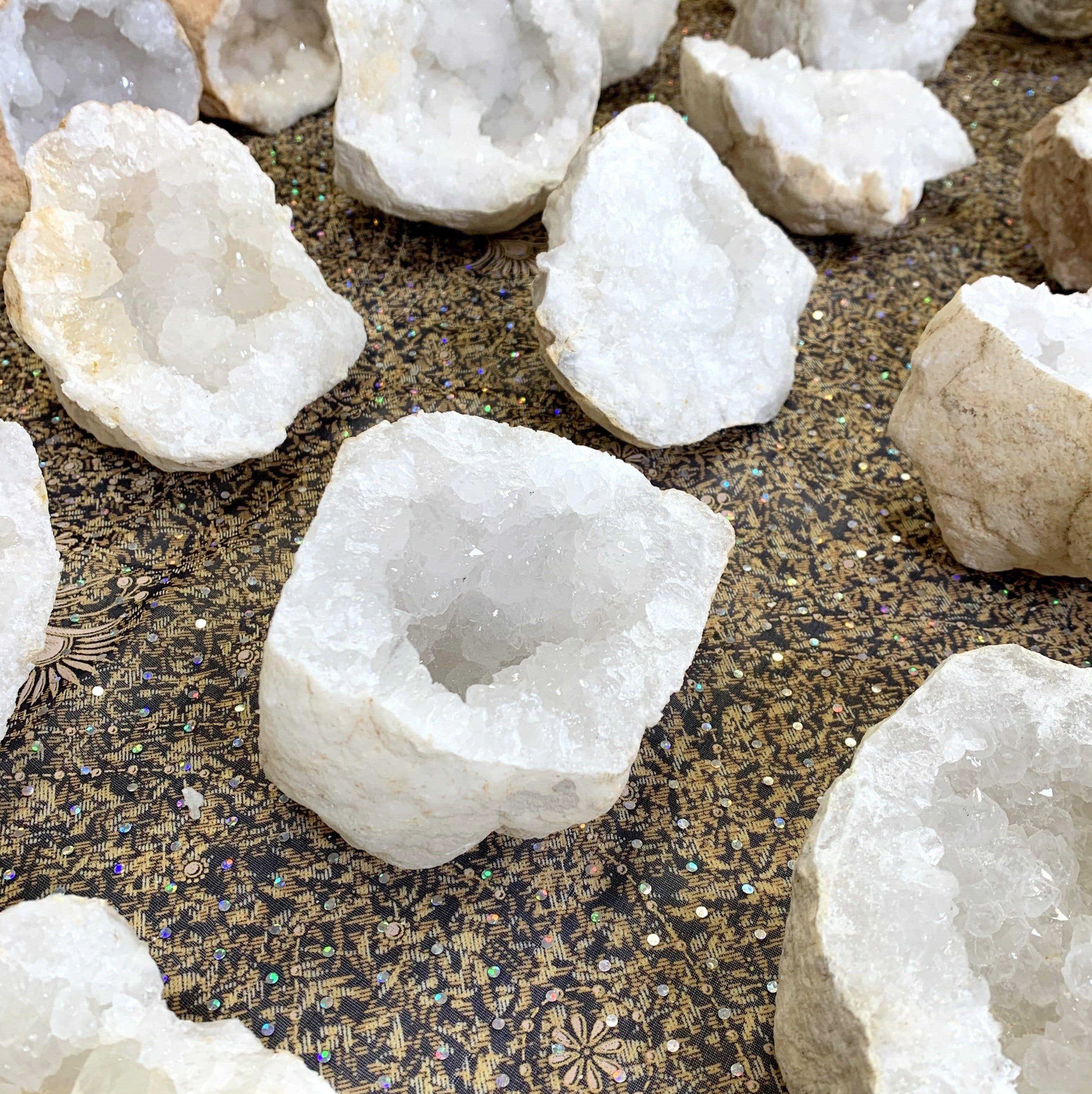 Rock Paradise - Vente Pierre et cristal de spiritualité - Géode cristal de quartz blanc druzy - moitié - (GEO)2