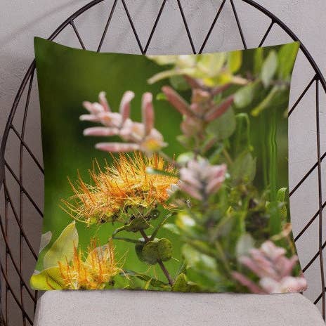 Premium-Kissen - Ohi'a Lehua (gleicher Druck auf Vorder- und Rückseite) für den Großhandel von Sara Marie Hawai'i