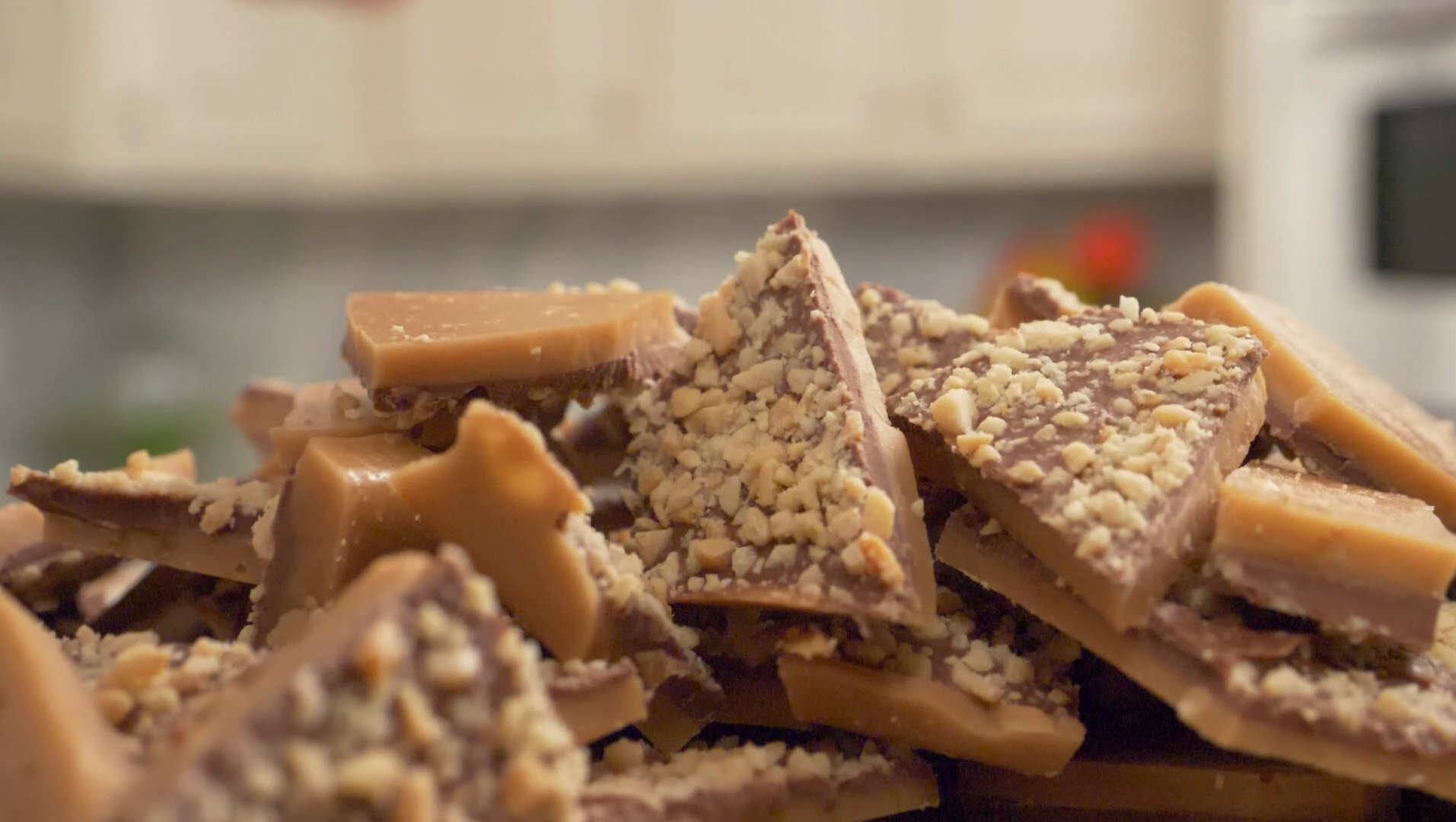 Dottie's Toffee - Wholesale Toffee - 4oz Milk Chocolate Bag2