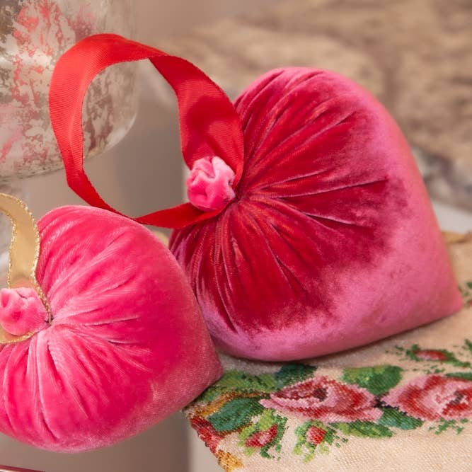 Hot Skwash - Wholesale Decorative Tabletop Object - Medium Guava Ribbon Heart2