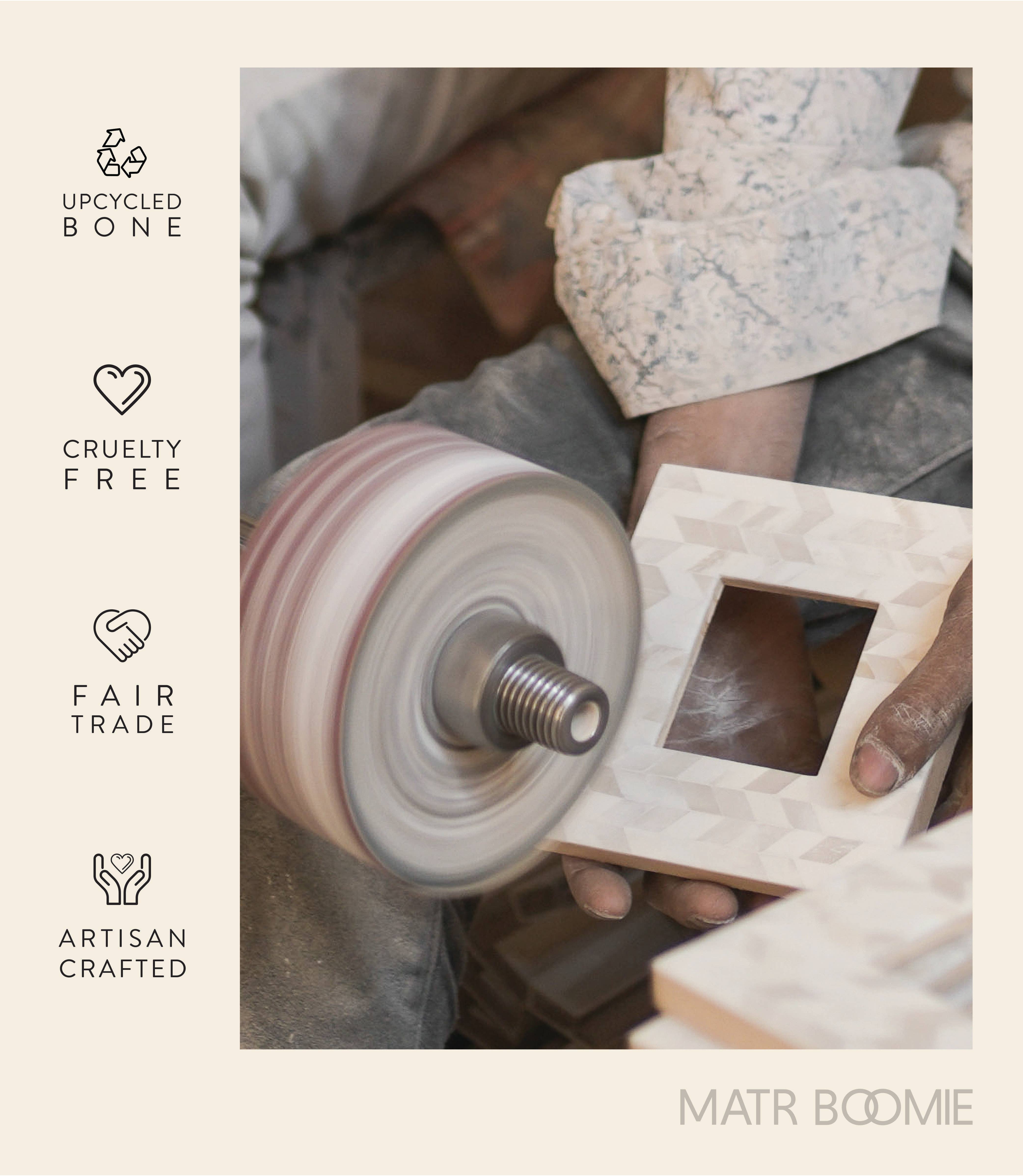 Matr Boomie Fair Trade - Vente Cadres photos - Cadre photo Neela 3x3 - Os sculpté3