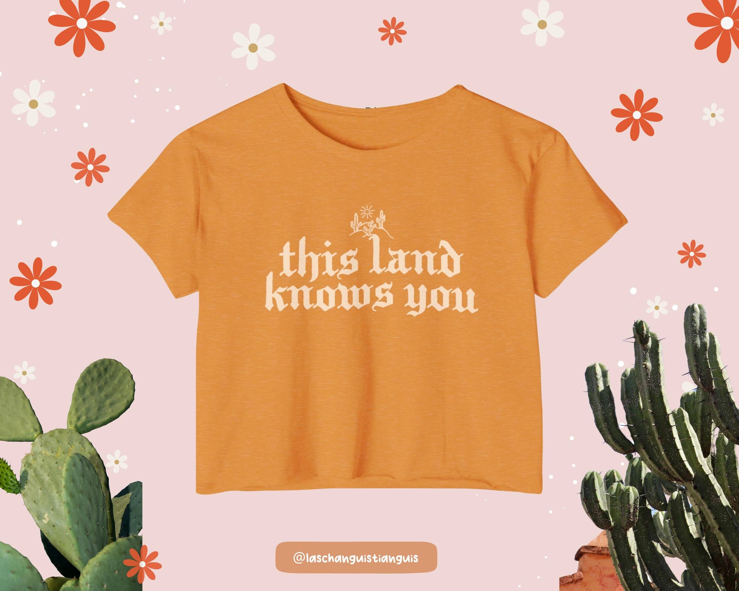 Las Changuis Tianguis – Engroshandel T-shirt med print - Dame – Desert Roots Boxy Crop Top – Latina Håndlavet T-Shirt0