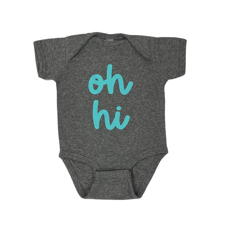 The Mini Mart Studio - Vendita all'ingrosso Tutina (senza piedini) - Neonati - Oh Hi Baby Onesie | Simpatico body da neonato | Completo da ritorno a casa | Regalo per bebè | Tutina per bebè Hello | Tutina per neonato unisex | Body per neonato
