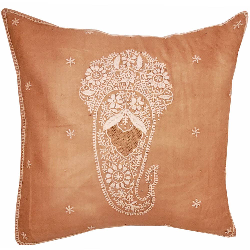 Wild Lotus - Vente Housse de coussin - Housse de coussin en tissu de soie brodé Brinda - Décoration d'intérieur - 40,6 x 40,6 cm0