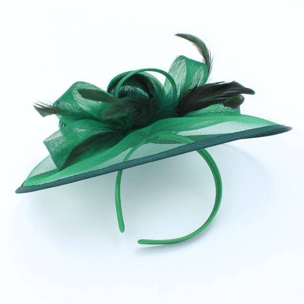 Inca UK - Venta al por mayor Tocado - Mujer - Estilo Doris. Fascinador verde con malla y plumas1