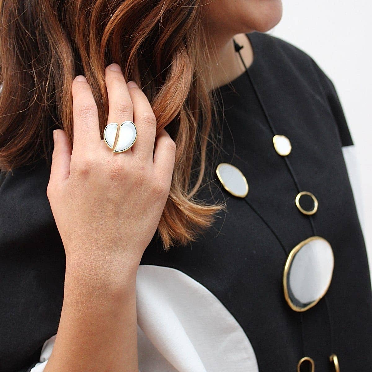 Sylca Designs – wholesale Cocktail/statement ring – Black & White Heart Lea Ring1