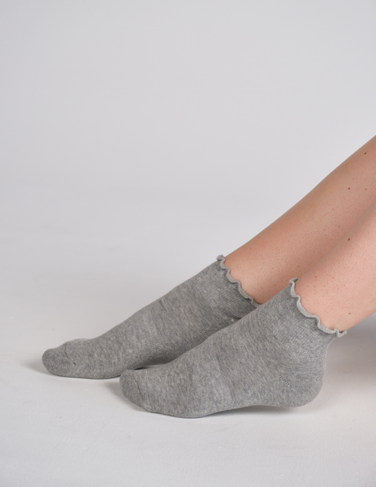 LUCKY HONEY - Wholesale Socks - Women's - Everyday Ruffle Cropped Crew Sock4