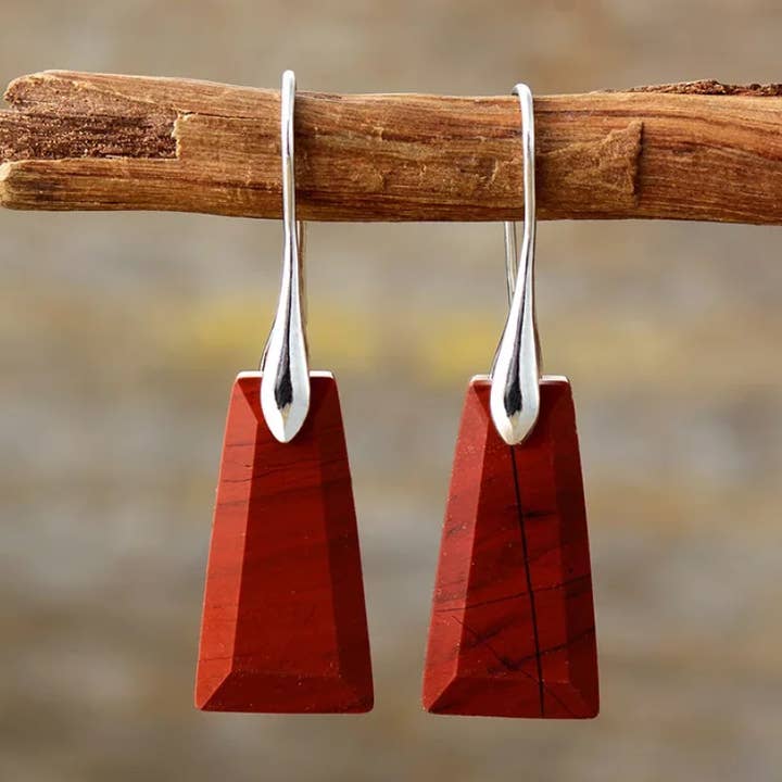Naturlige røde jaspis pyramideøreringe for engroshandel hos Free Spirit Shop