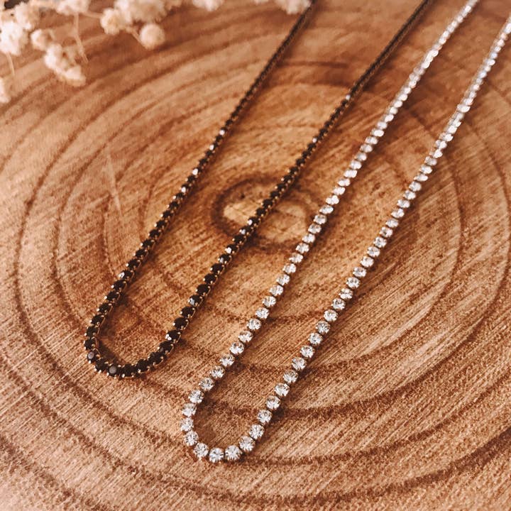 Collier doré avec zircones GLOW pour la vente par Locas Biju