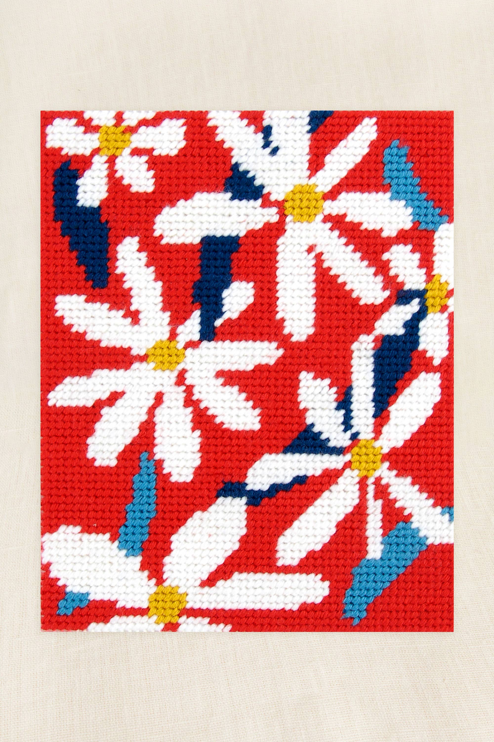DMC - Wholesale Embroidery/Cross Stitch Supplies - DMC Designer Needlepoint Tapestry Kit - Daisies1