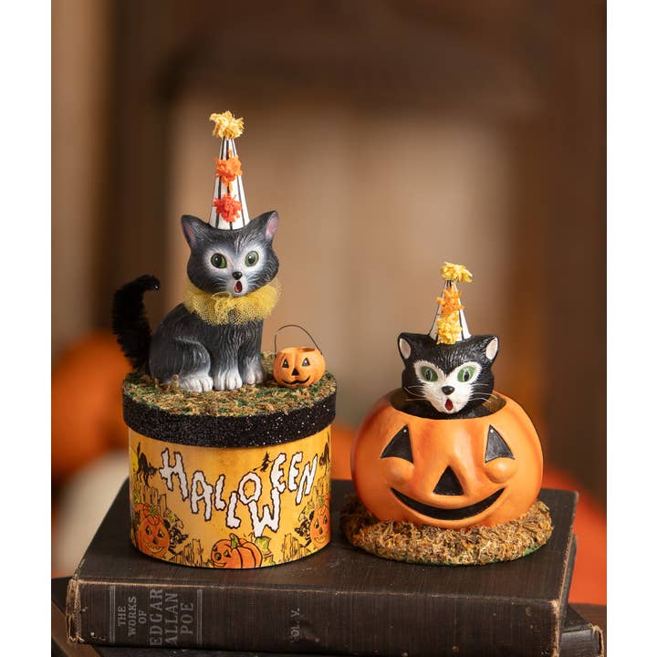 Bethany Lowe Designs - Wholesale Decorative Figurine - Cecil's Hang Out