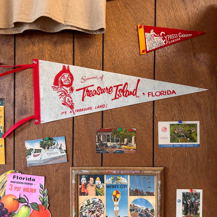 5801 Print House - Wholesale Flag - Custom Souvenir Pennant14