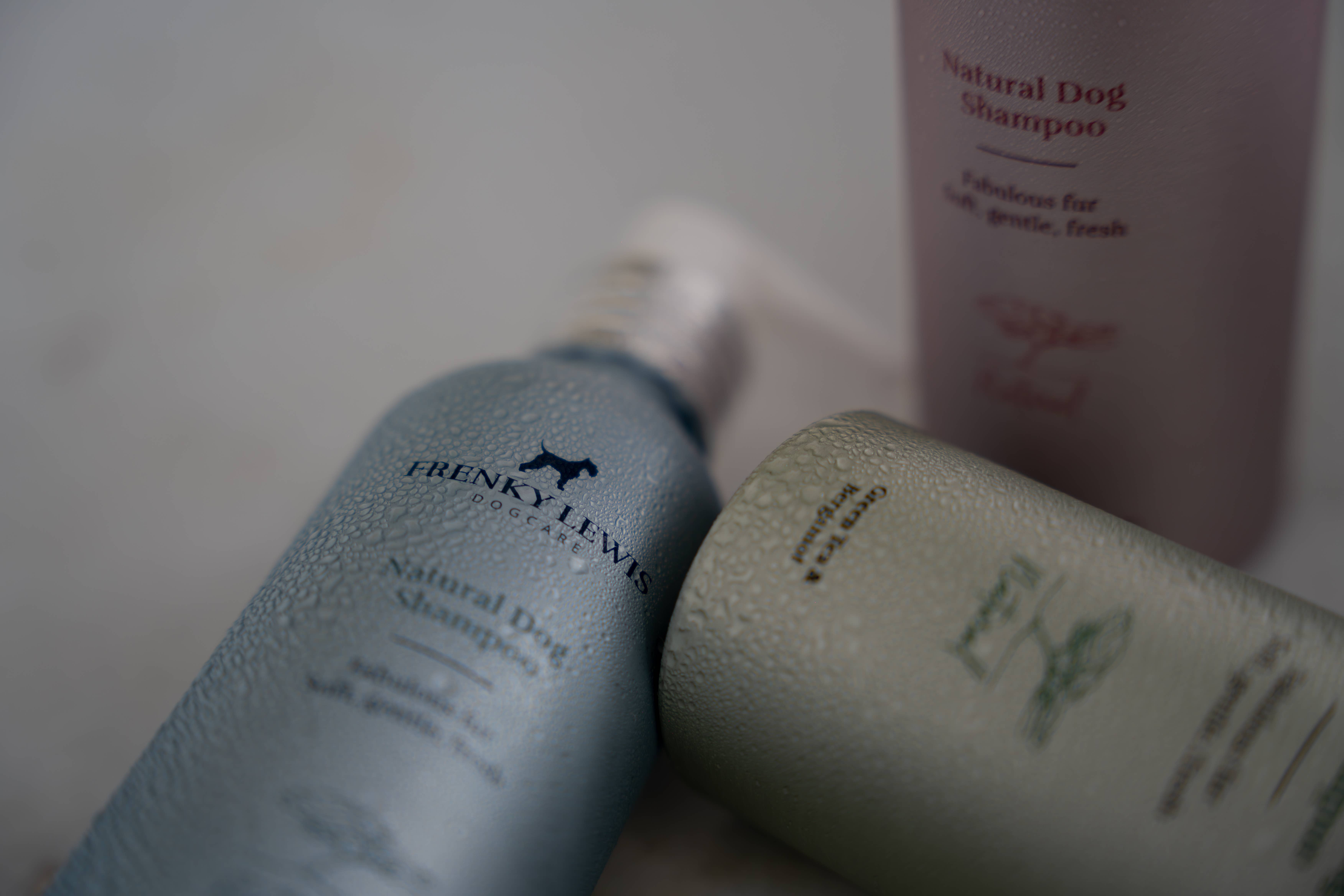 Frenky Lewis B.V. - Wholesale Hondenshampoo - Hond - Dog Shampoo - 200ml - White Rose, Lavender, Ylang Ylang2