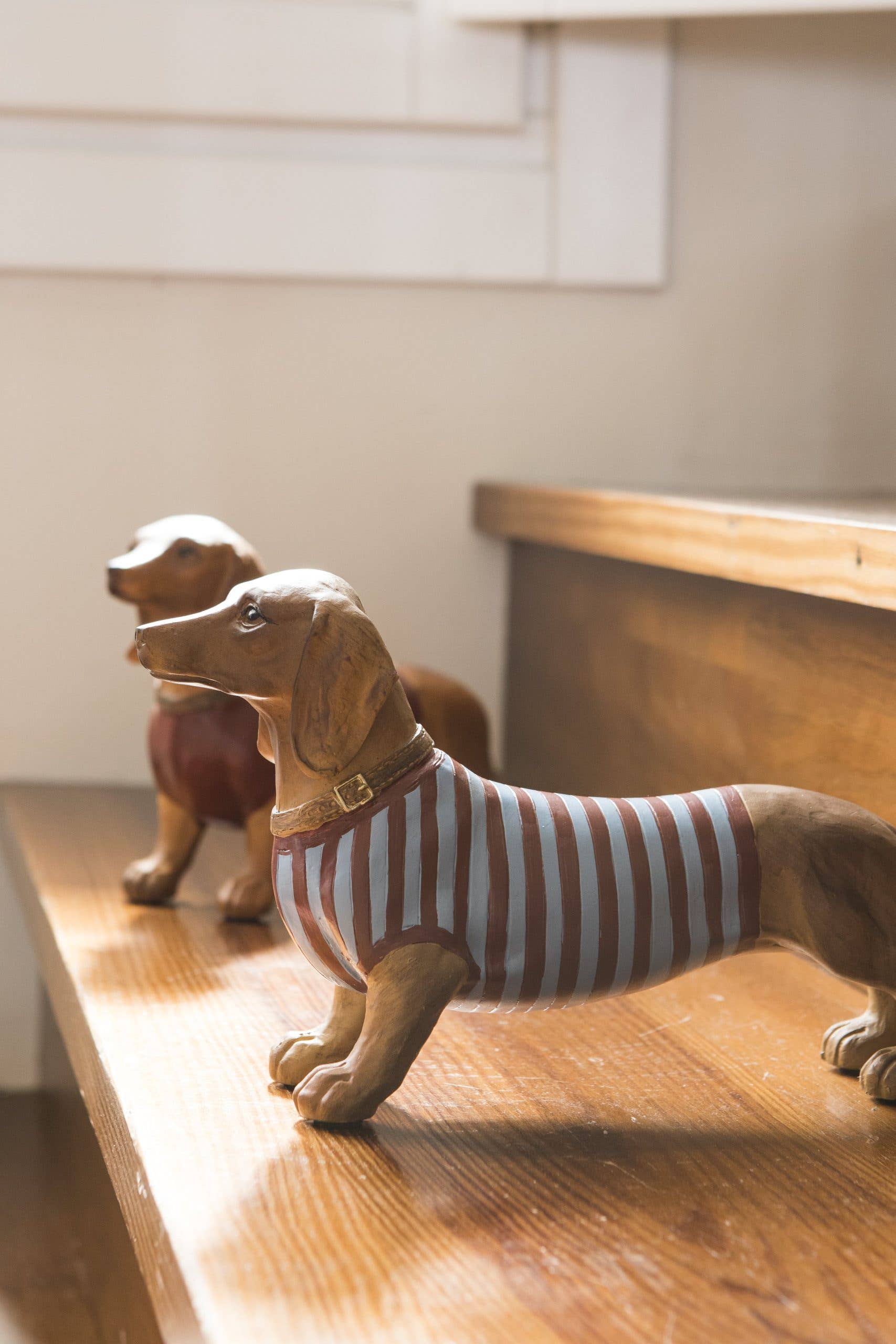 Mahe Homeware - Wholesale Decorative Figurine - Resin Smockey Dachshund1