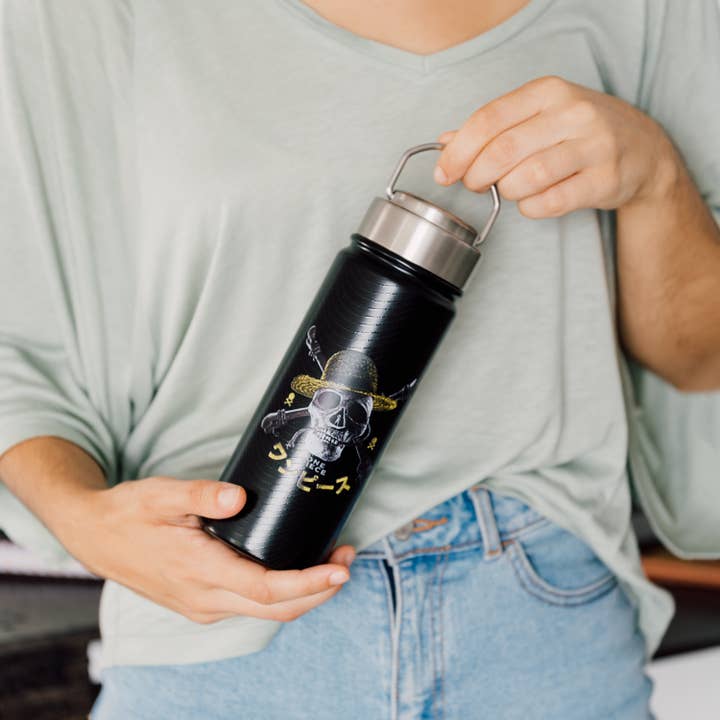 ONE PIECE NETFLIX 550ML METAL BOTTLE for wholesale by Grupo Erik USA LLC