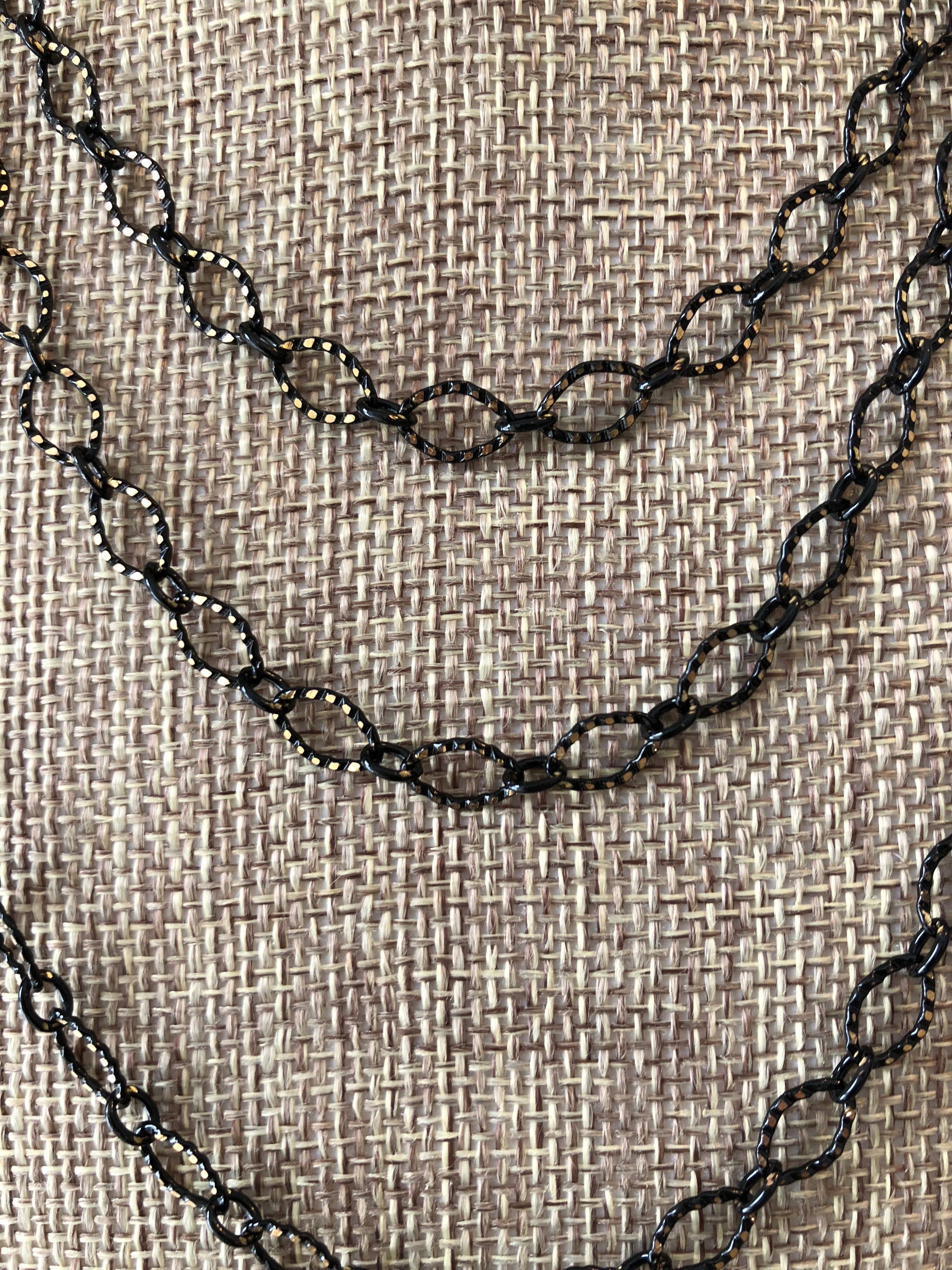 BMR - Vendita all'ingrosso Collane a catena e maglie - Triplo filo con catena unica nera e oro.2