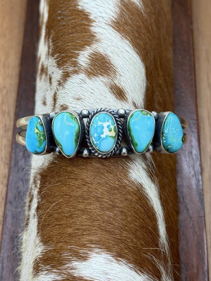 Navajo håndlavet armbånd i sterlingsølv med Sonoran guld turkis klynge for engroshandel hos Native City Jewelry