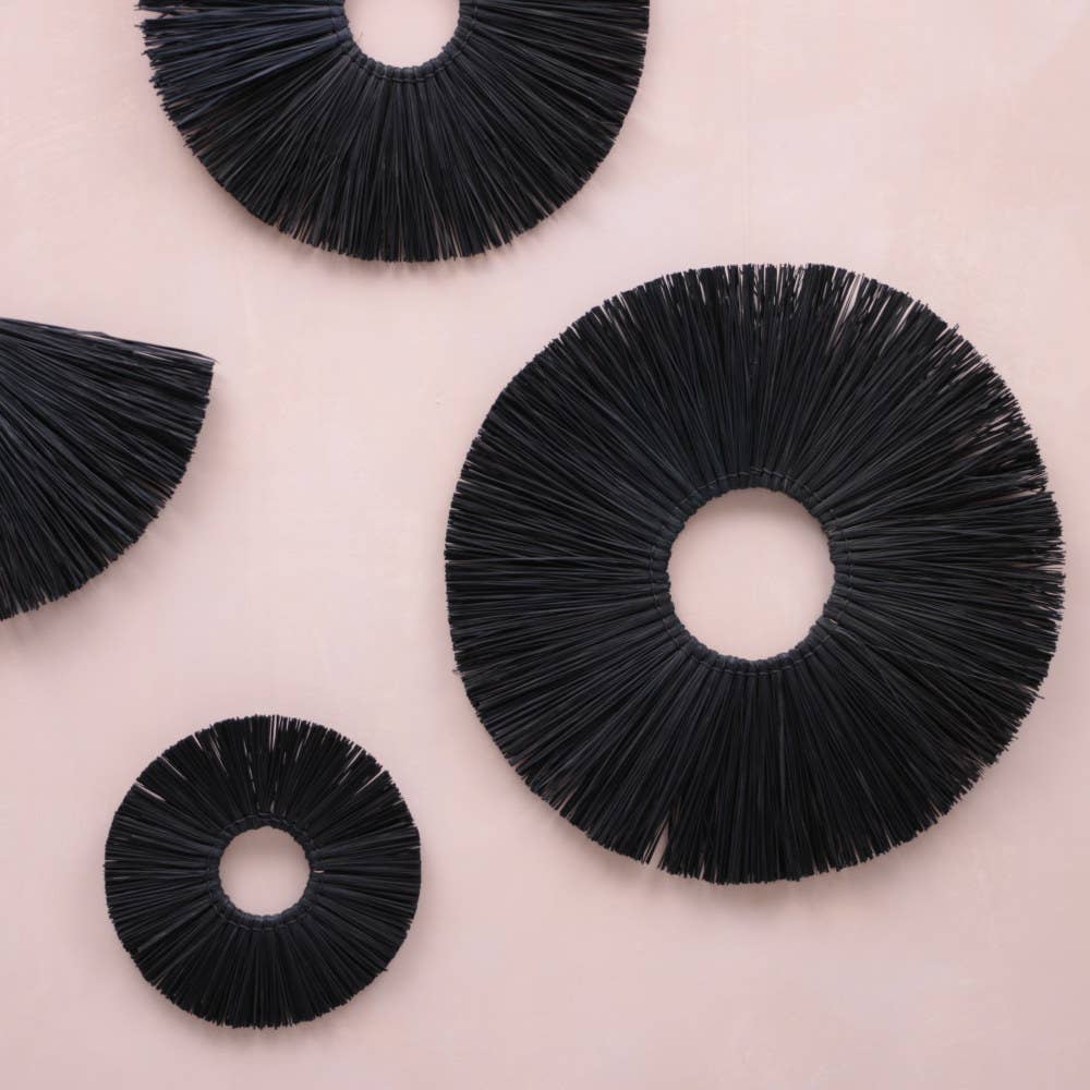 EARTHWARE – Engroshandel 3D-vægkunst – Dante sort L vægophæng i søgræs1