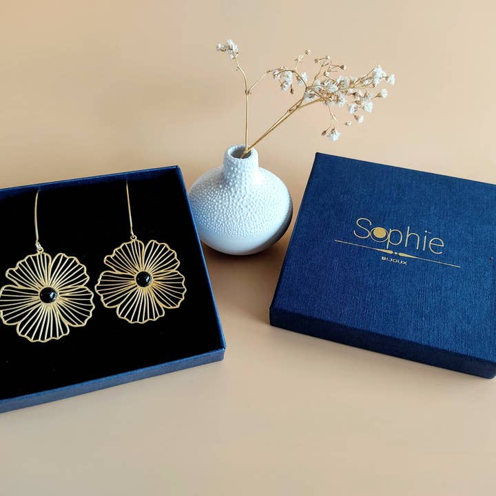 Sophie Bijoux - Wholesale Hangende/ronde oorbellen - La Naturelle oorbellen met zwarte agaat bloemhanger1