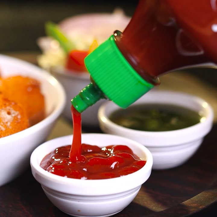 Holy Sauce - Wholesale Hot Sauce - Hot Sriracha Chili Sauce - 29.10oz (825 gms)