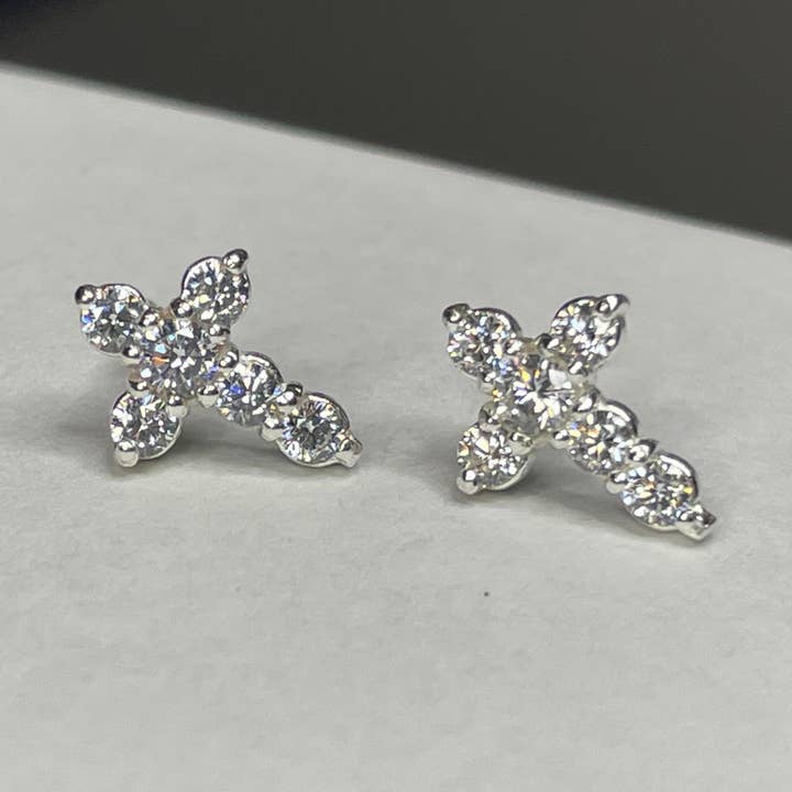 Orecchini a forma di croce in argento CZ per la vendita all'ingrosso da parte di Gravie's