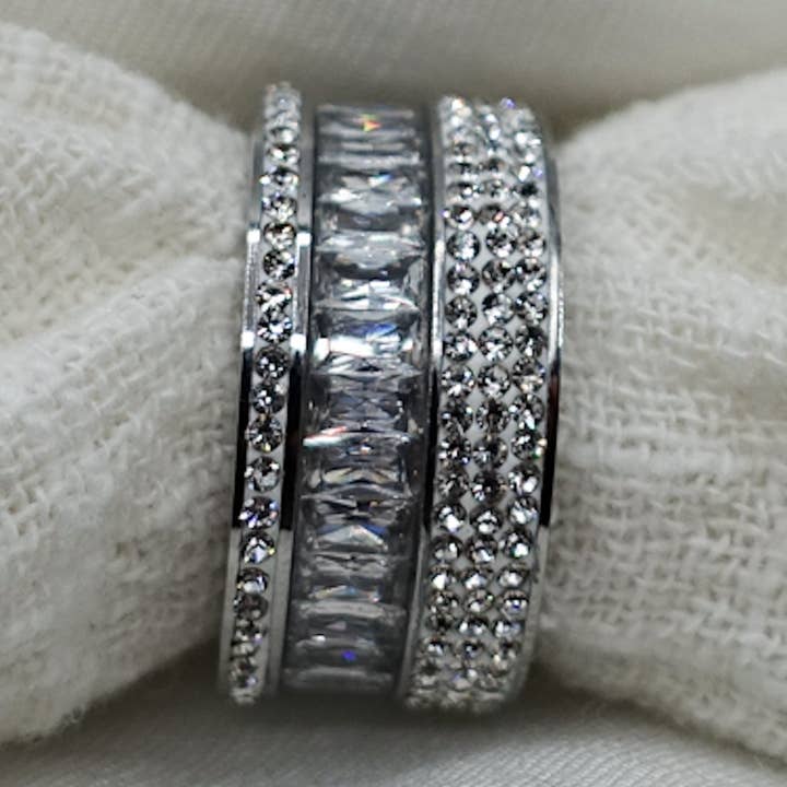 ELECTRA ~ anillo de banda de acero inoxidable con circonitas incrustadas para venta al por mayor de Daemon srls