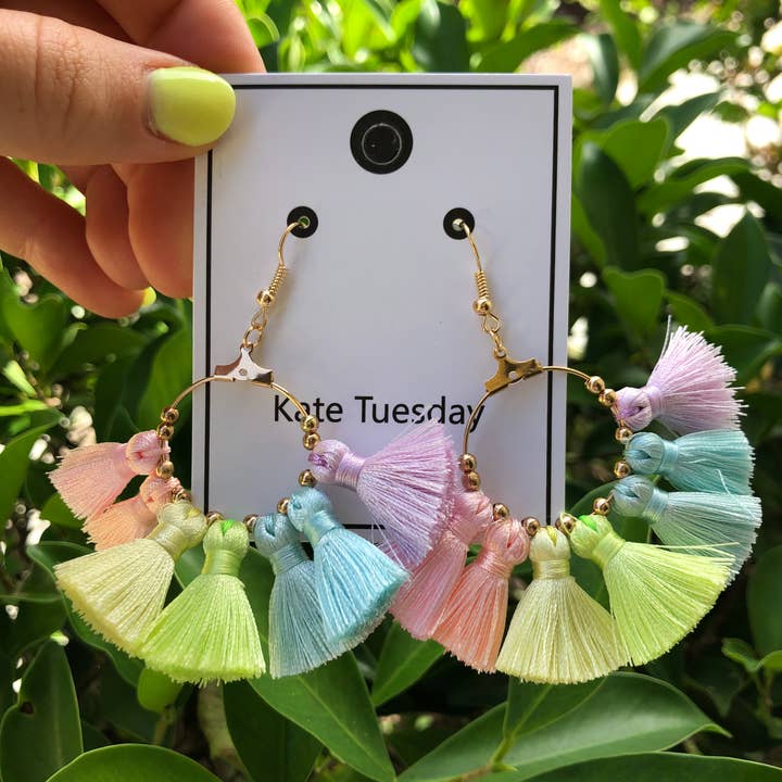 Forår Påske Pastel Kvast Hængende Øreringe for engroshandel hos Kate Tuesday Jewelry