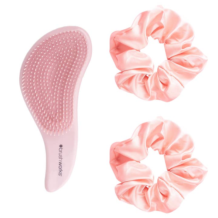 Soinvogue – Escova/pente por atacado – Conjunto Escova Desembaraçadora Brushworks e 2 Scrunchies de Cetim1