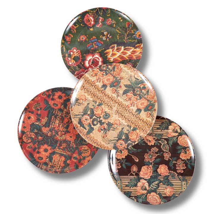 Ensemble de quatre assiettes à dîner en chintz anglais pour la vente par Siren Song