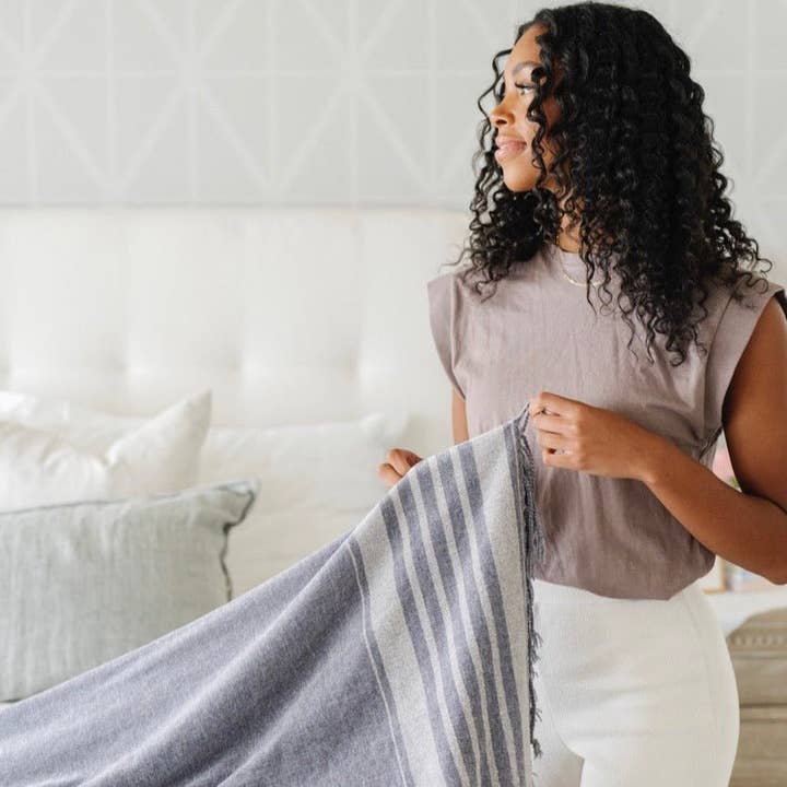 Saranoni - Wholesale Throw Blanket - CHENILLE FRINGE THROW BLANKETS