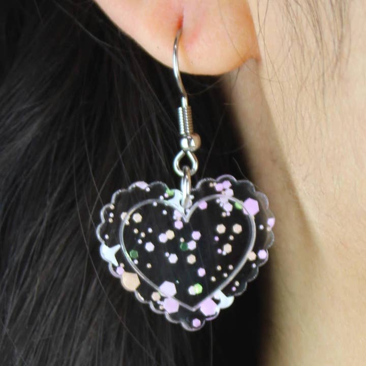 Boucles d'oreilles cœur en confettis pastel pour la vente par Sour Cherry