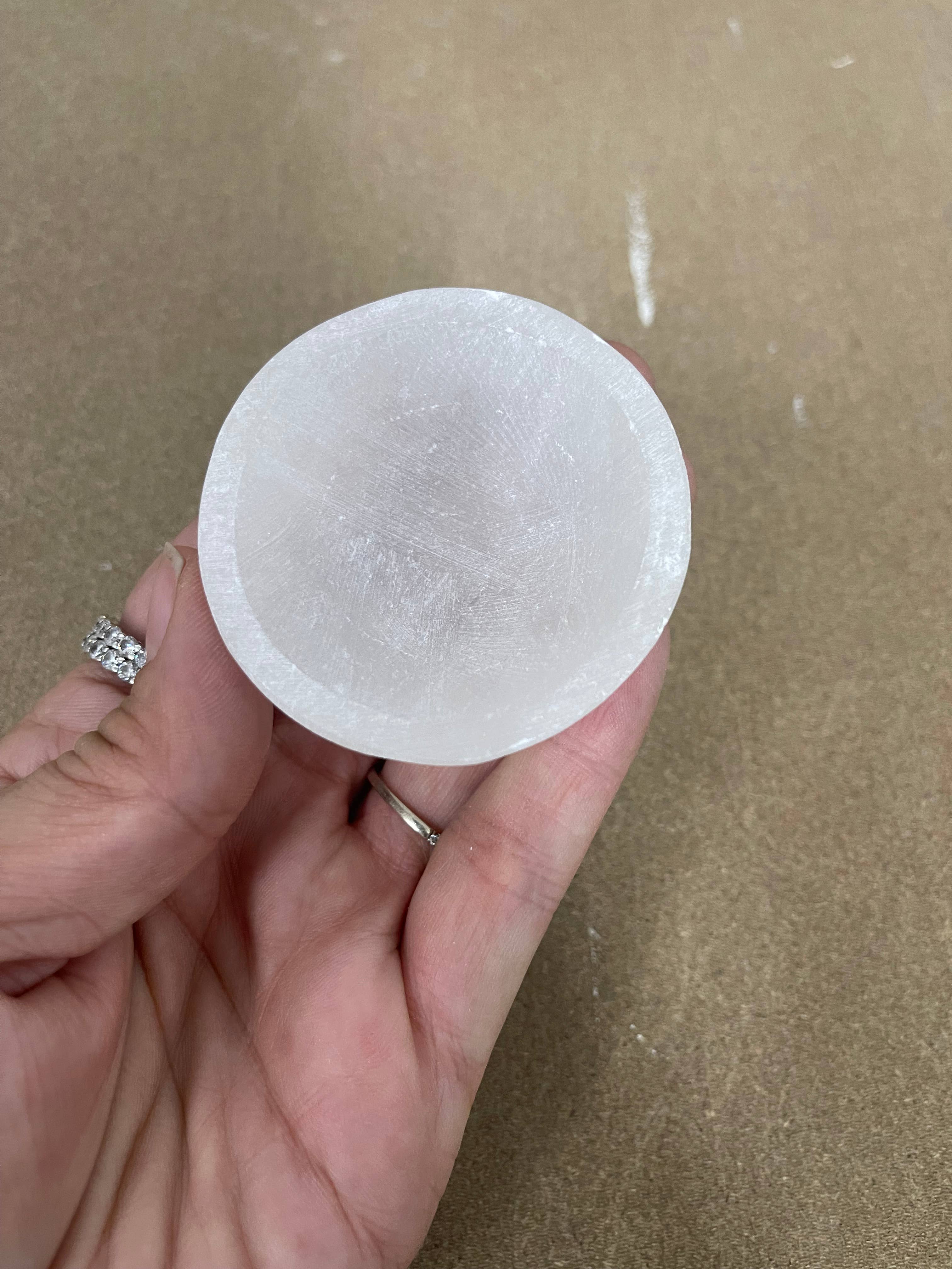 Casablanca Exports - Wholesale Spirituele steen/kristal - Mini ronde bak van 6 cm seleniet0