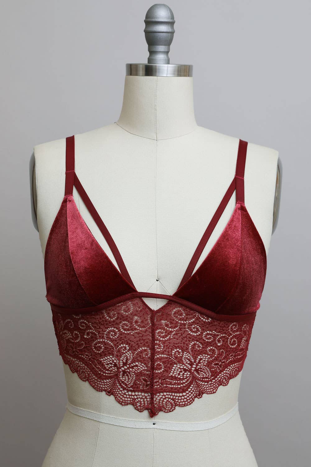 Leto Accessories - Vente Brassière – femme - Bralette à bretelles en dentelle de velours — Style luxueux, audacieux et féminin ✨10
