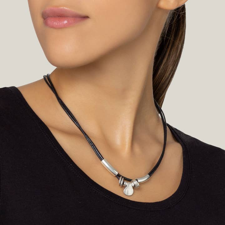 Gloria Mago - Venta al por mayor Gargantilla/collar - Gargantilla cuero negro y plata chapado 40 cm1