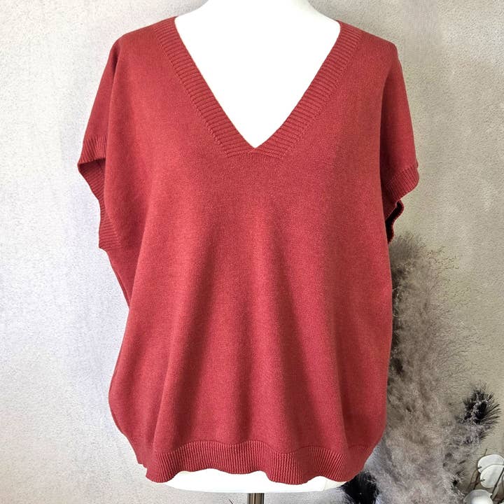 Tempest Designs – wholesale Knit top – Women's – Viscose mix knitted tank top with V-neck7