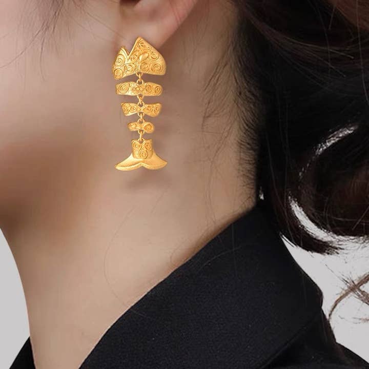 LanLivia - Venta al por mayor Pendientes colgantes - Pendientes de espina de pescado gruesa chapados en oro: pieza llamativa de inspiración vintage