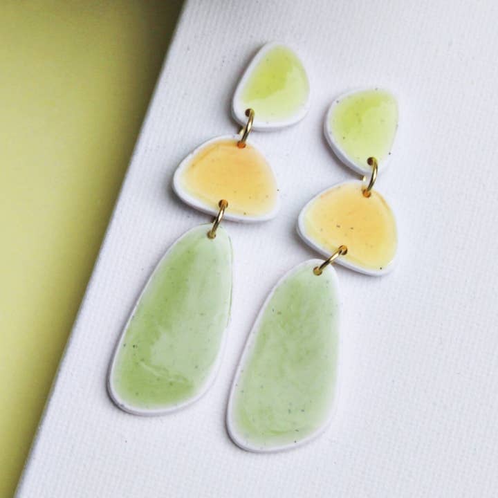 Frühlings-Ohrringe, Grün-Gelbe Ohrringe, Kunstkeramik, Ton für den Großhandel von Studio Niani