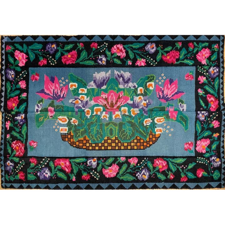 MADE WITH LOVE RO SRL – Tapete por atacado – Tapete de lã com design floral azul, feito à mão na Roménia Tapete vintage1