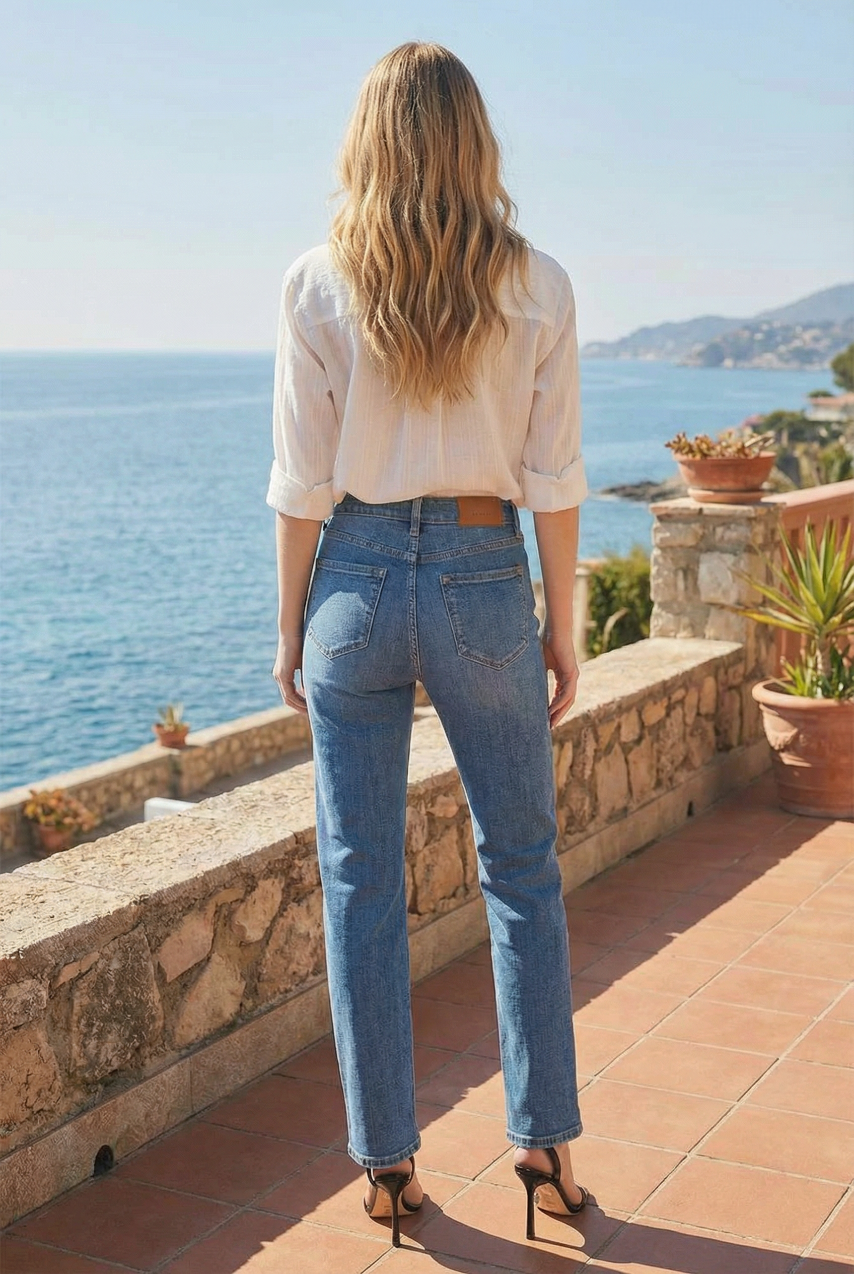 MEDIUM HØJHÆVEDE JEANS MED LIGE BEN for engroshandel på Faire4