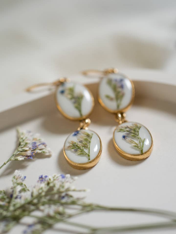 Boucles d'oreilles pendantes Caspia pour la vente par Ephemera