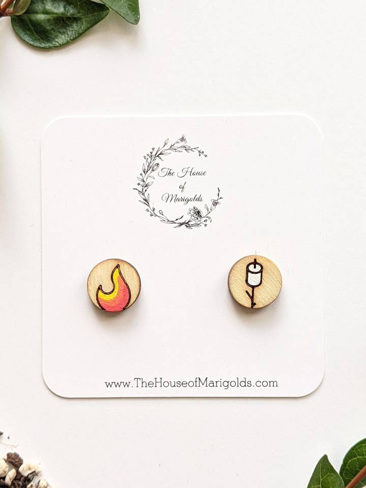 Orecchini a bottone S'mores per la vendita all'ingrosso da parte di The House of Marigolds