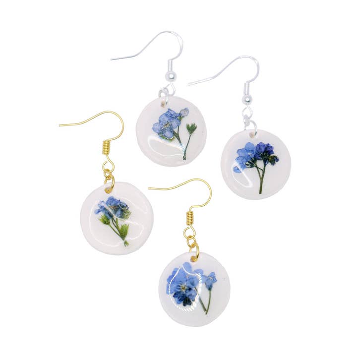 Boucles d'oreilles en résine Forget Me Not pour la vente par Nordic Flowers