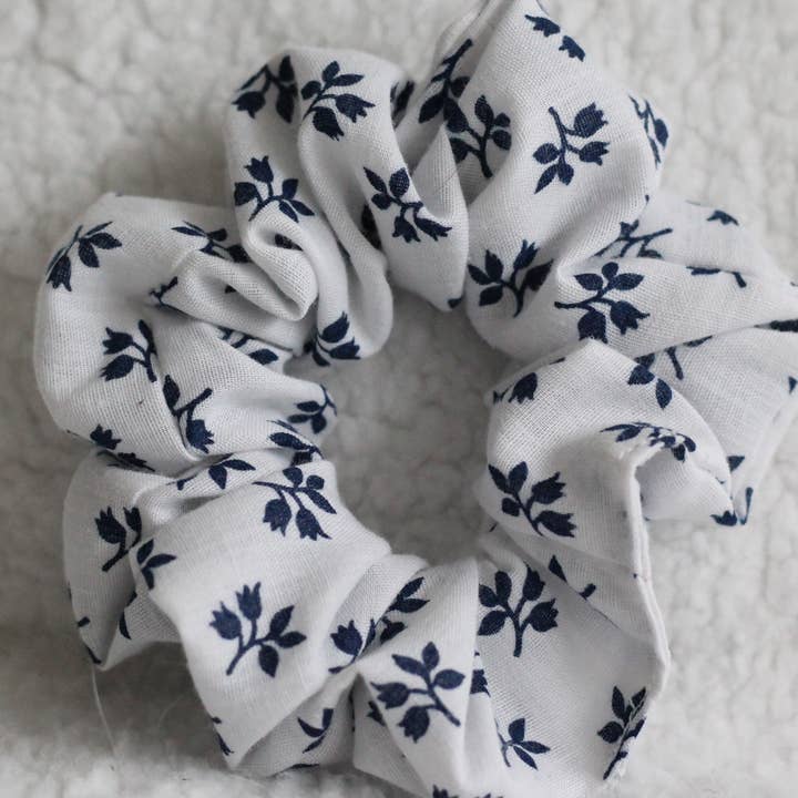 Pétale bleu marine pour la vente par Craftedby.Jess