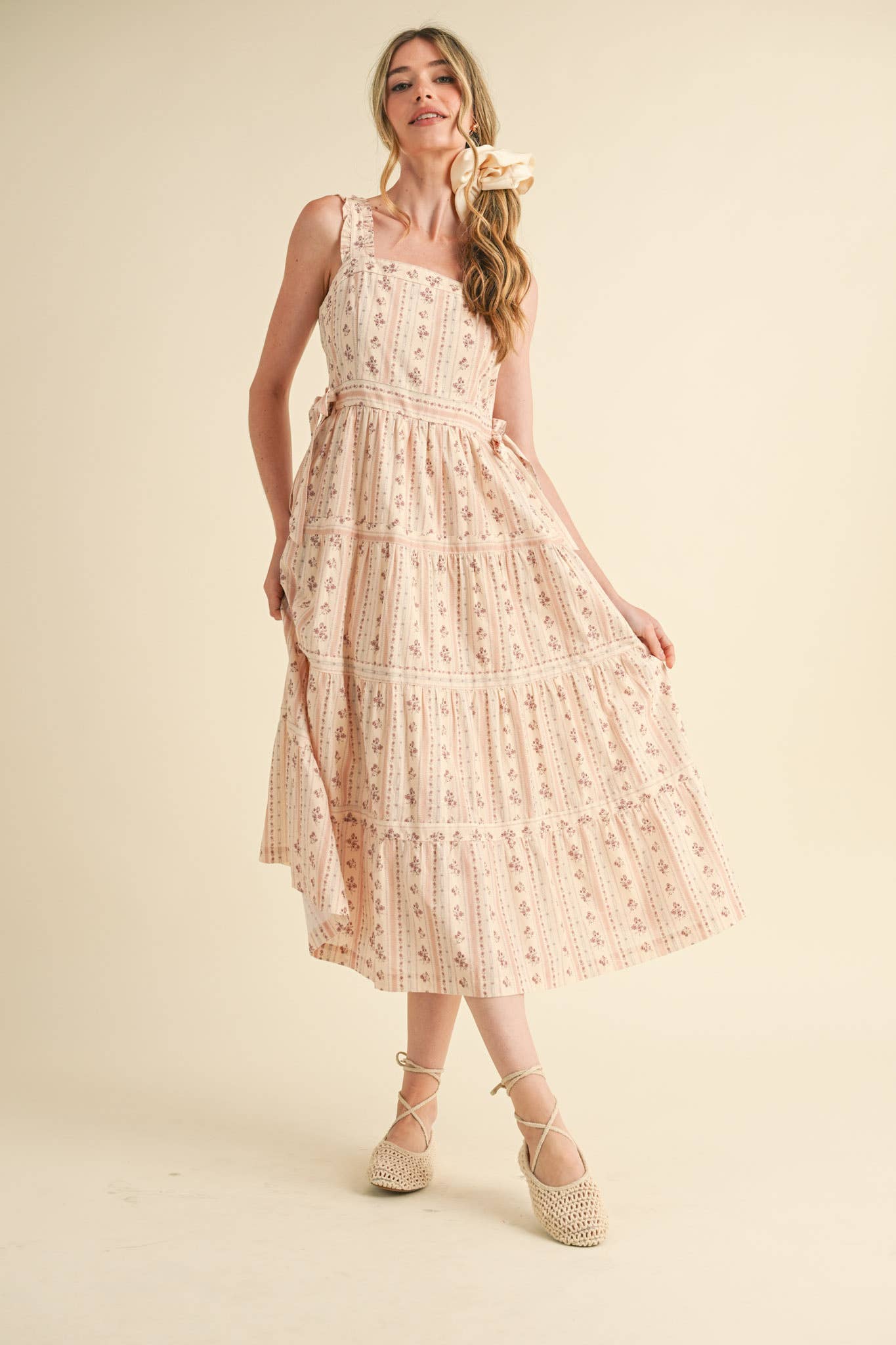 &MERCI - Wholesale Dress - Women's - RUFFLED STRAP FLORAL MIDI DRESS WITH SIDE TYING BOWS MDR358635