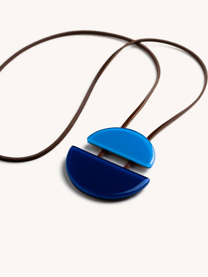 Collier Juno - Bleu classique pour la vente par Garda