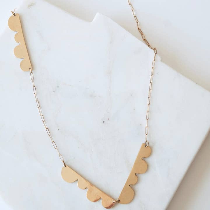 Collier Rolling Hills pour la vente par Tilly Doro