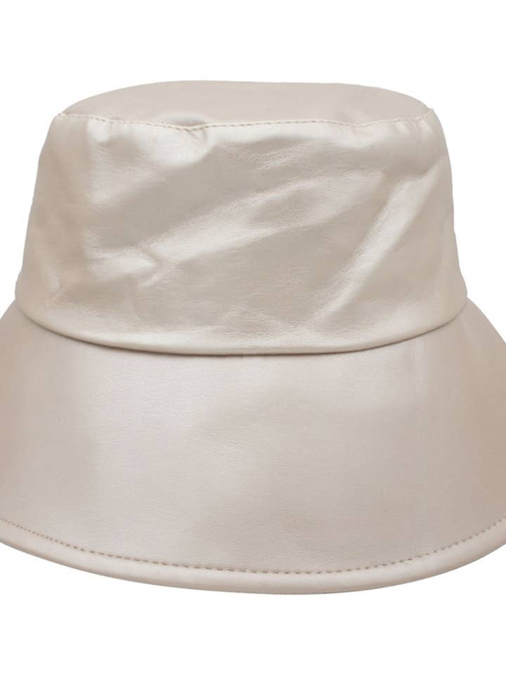 BONNET SEAU EN SIMILICUIR CLEAN LINES IHT-72359 pour la vente par anbfashion