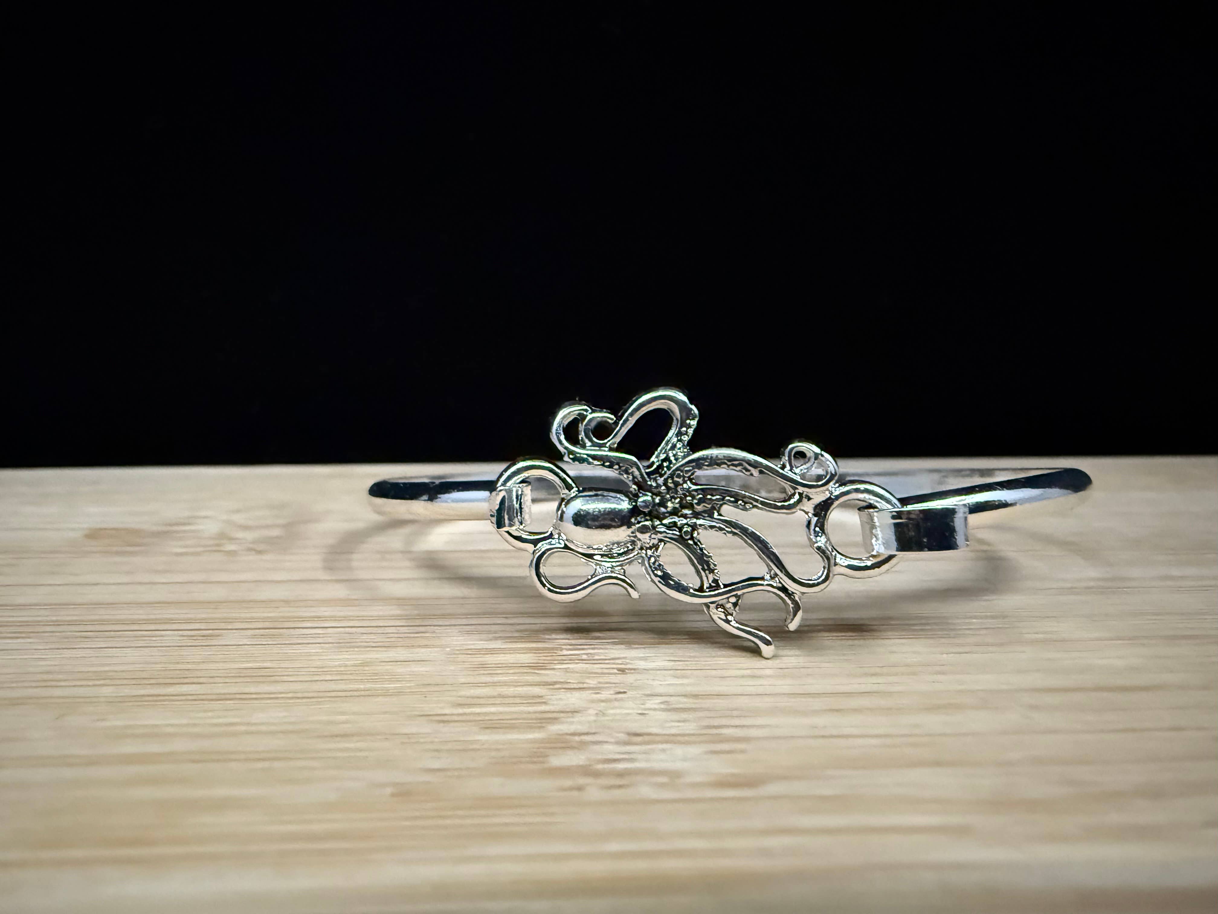 0011 PREMIERE - Wholesale Cuff Bracelet - FR3469 Antique Silver Nautical Octopus Metal Casting Bangle7